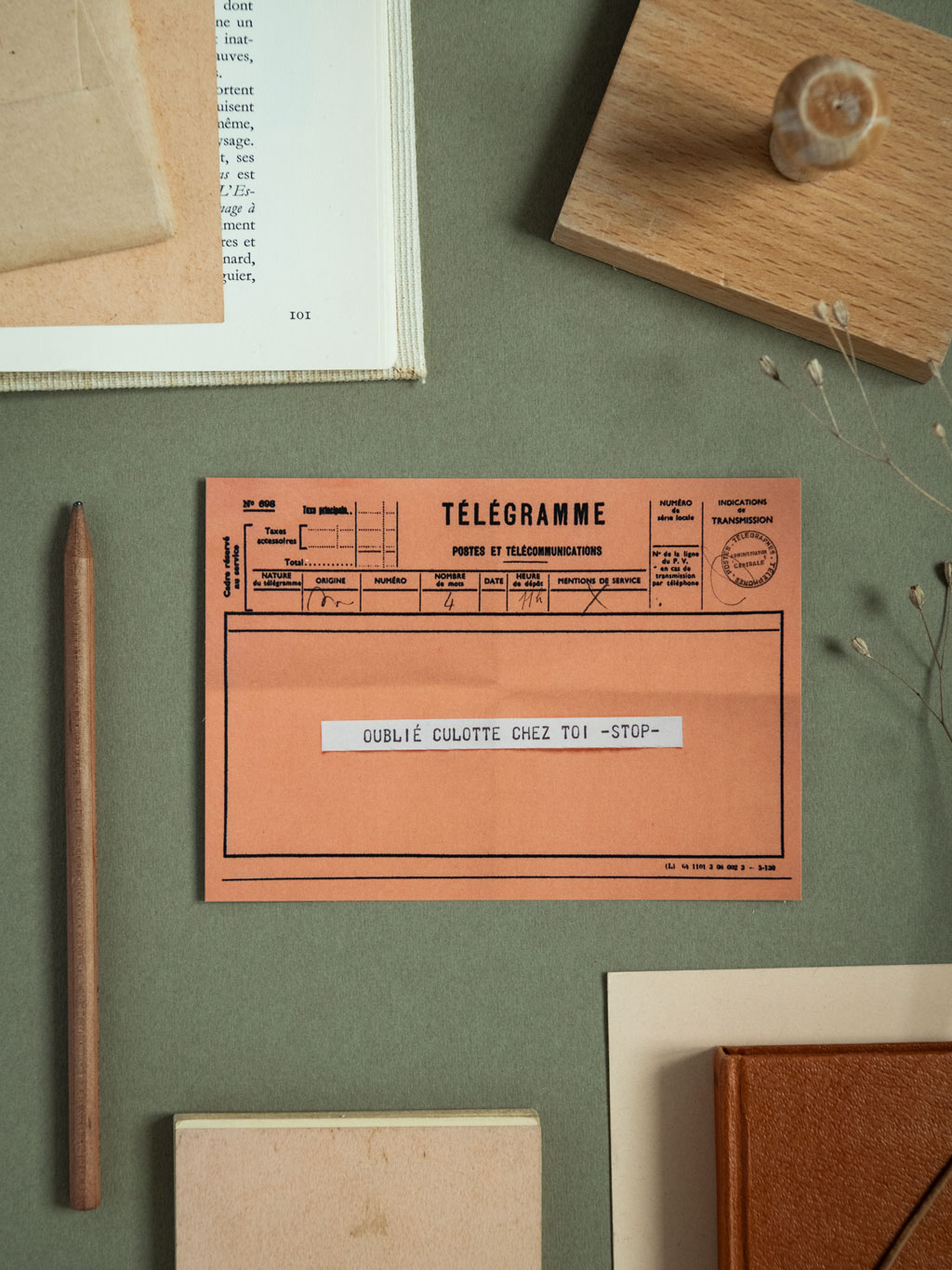 carte postale télégramme orange pour dire oubli culotte chez toi. humour