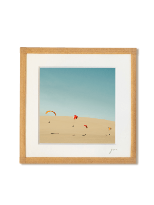 tirage photo petit format encadré à la main représentant des parapentes sur la dune du Pilat