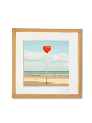 tirage photo petit format encadré à la main représentant un repère de plage coeur à Ostende