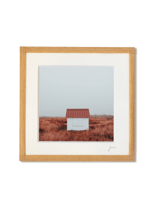 tirage photo petit format encadré à la main représentant une cabane de plage de Gouville dans le brouillard et herbes brunes
