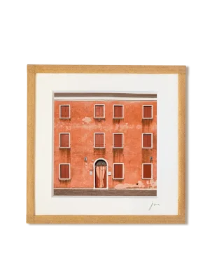 tirage photo petit format encadré à la main représentant une façade orange de Burano