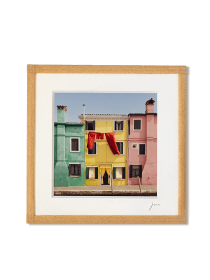 tirage photo petit format encadré à la main représentant des façades de maisons colorées de Burano