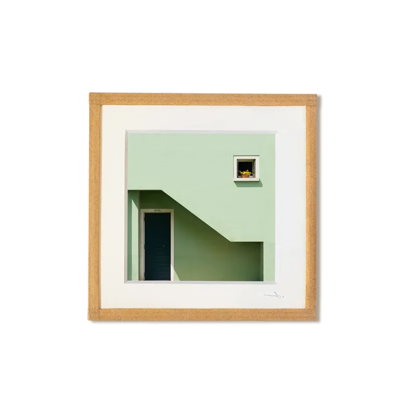 tirage photo petit format encadré à la main représentant une façade vert pâle