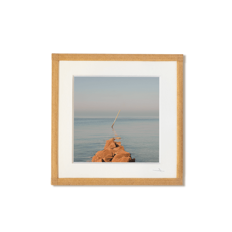 tirage photo petit format encadré à la main représentant un paysage de bord de mer du Cotentin