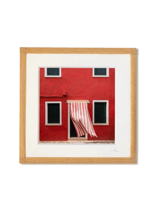 tirage photo petit format encadré à la main représentant une façade de maison rouge de Burano