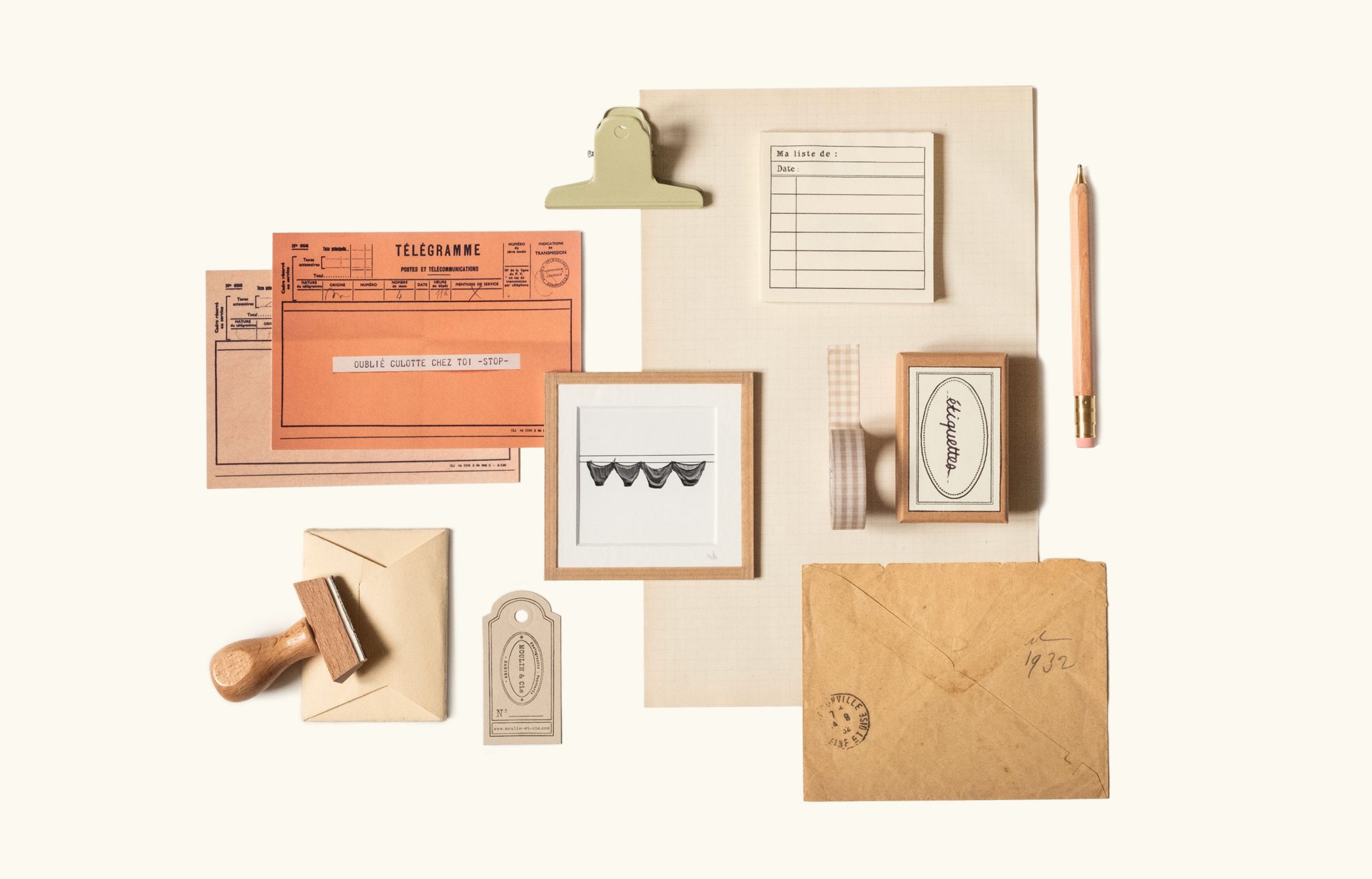 flatlay papeterie accueil